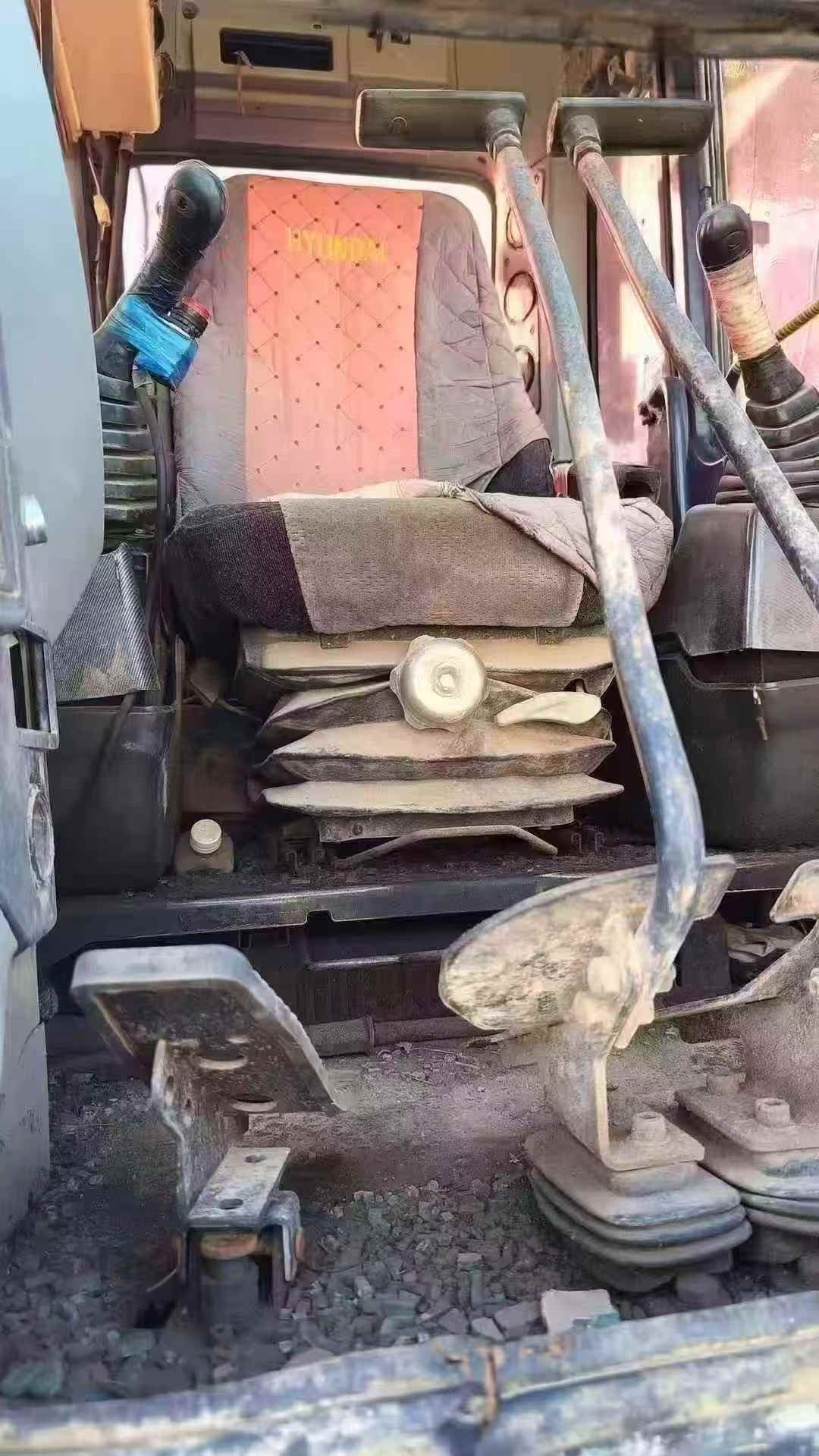 Used Hyundai R215-7 Excavator 2016 Model / 5