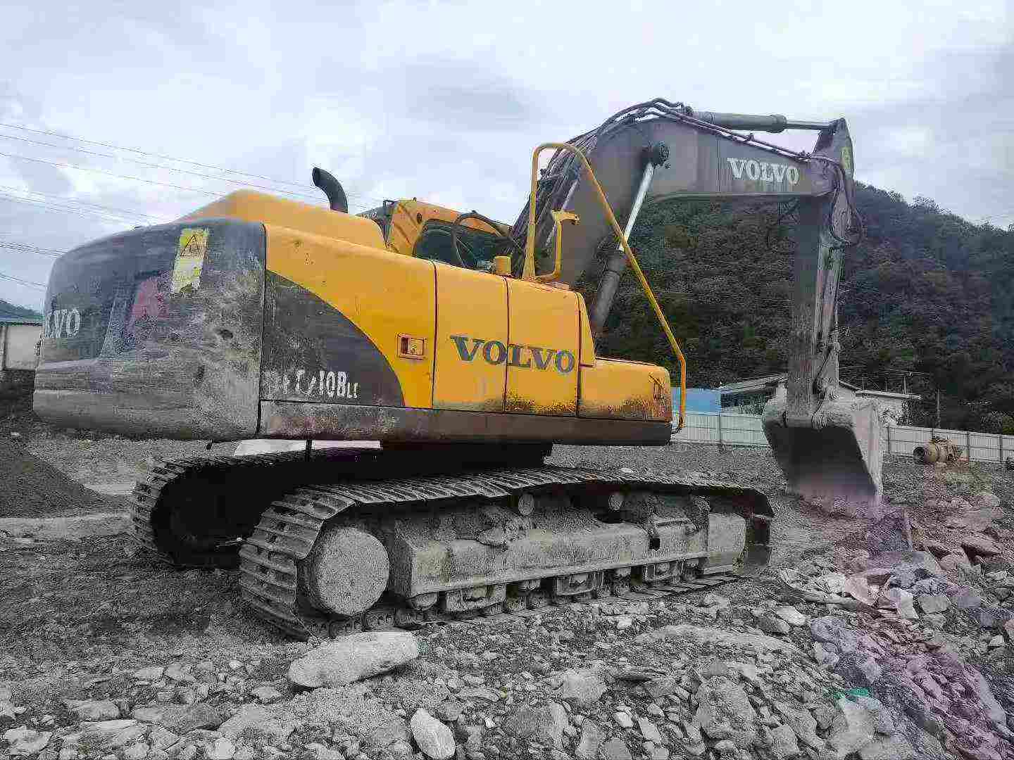 Used Volvo EC200 Excavator 2016 Model / 3