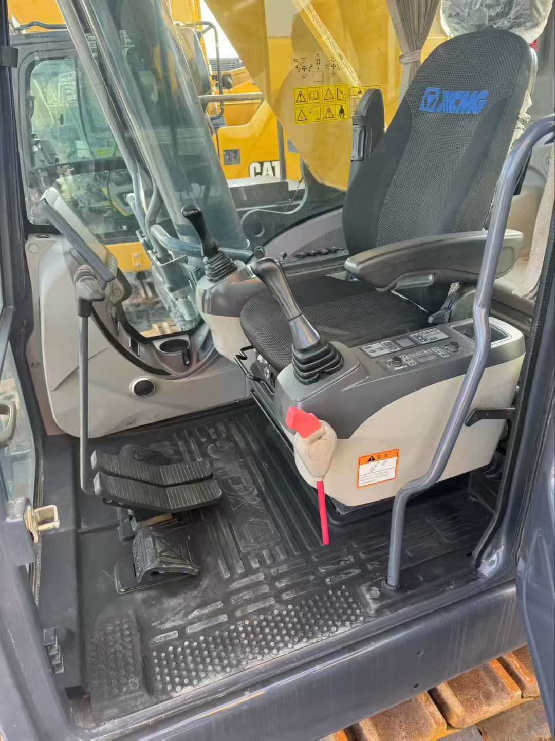 Used XCMG XE750D Excavator 2020 Model / 3