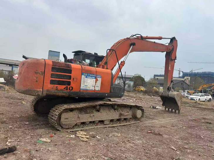 Buy Hitachi ZAXIS200 Used Excavator / 1