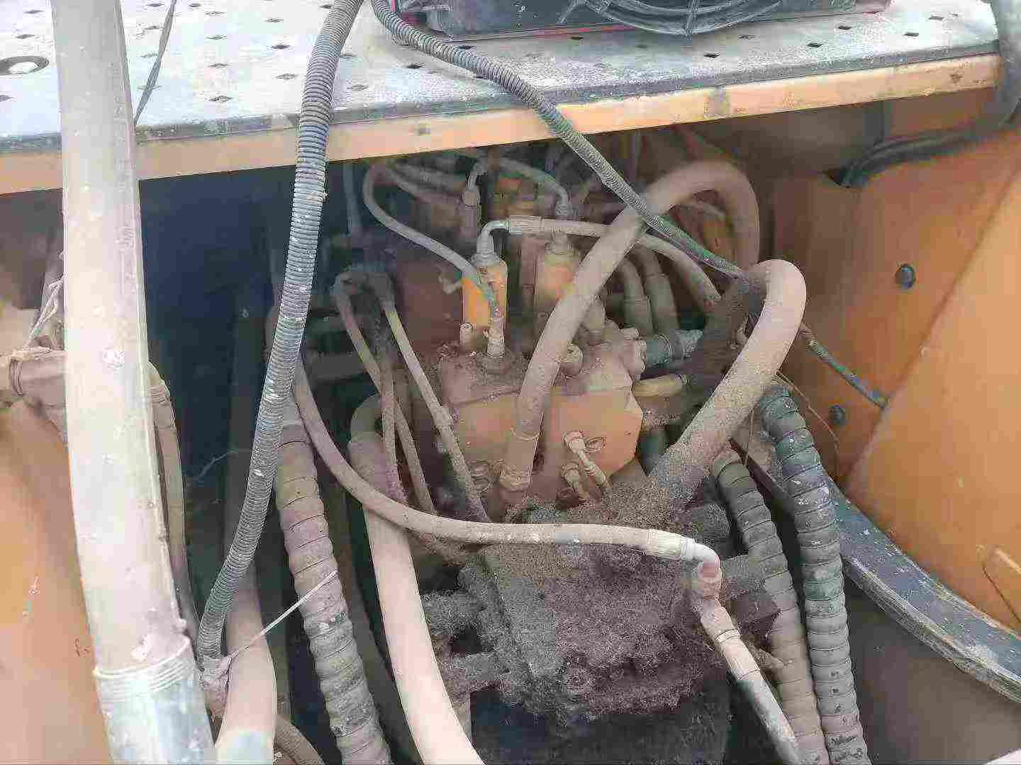 Used Hyundai R215-9 Excavator 2014 Model / 3