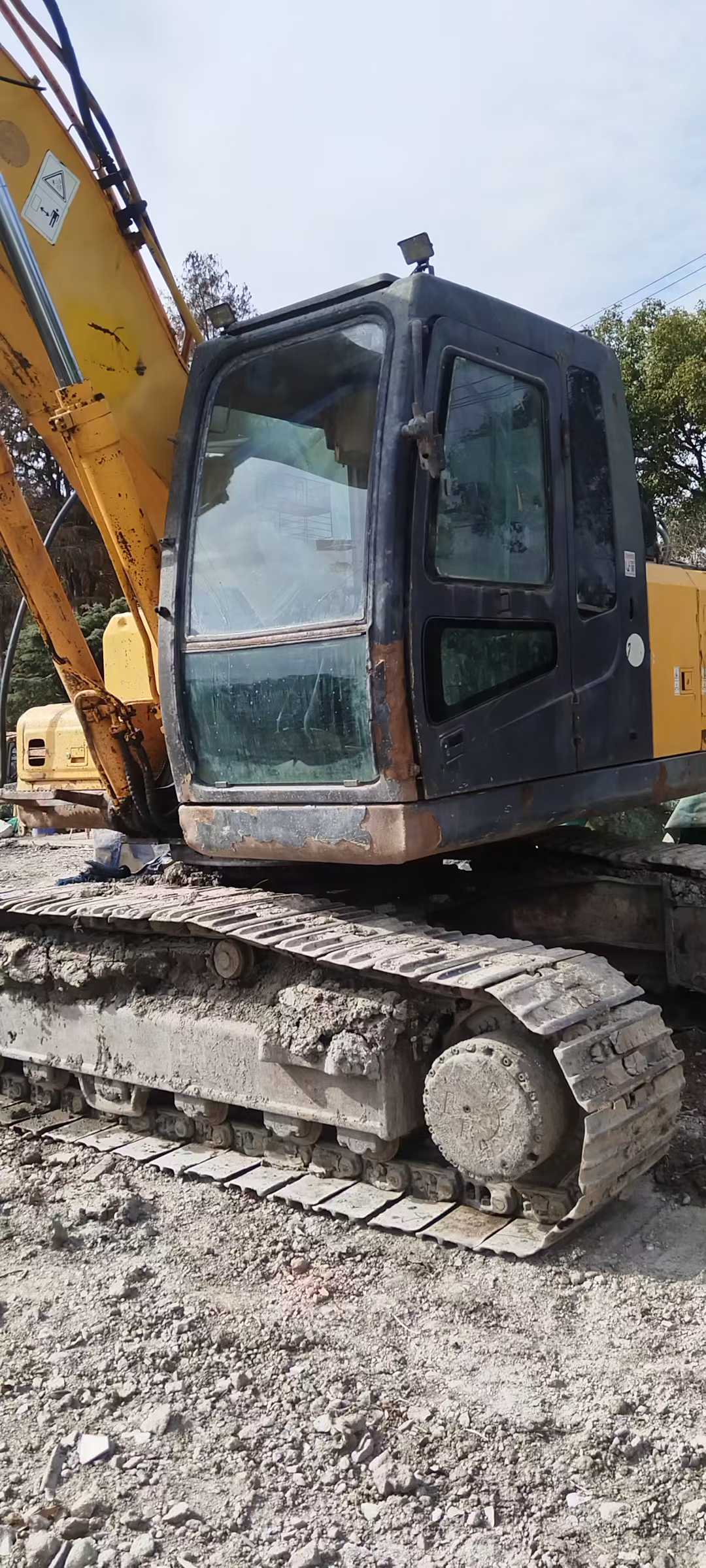 Used Hyundai R215VSN Excavator 2016 Model / 3