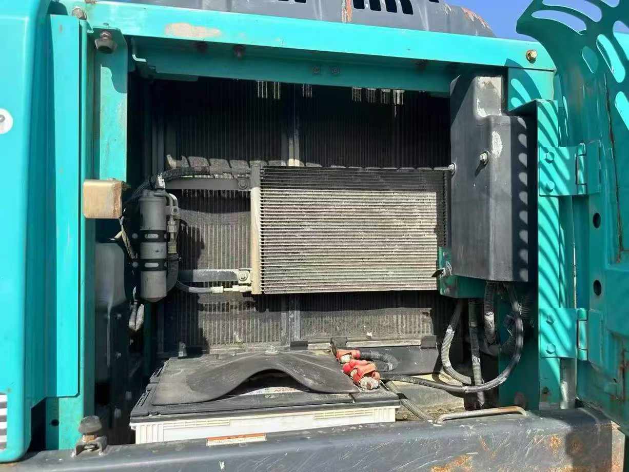 Used Kobelco SK210 Excavator 2012 Model / 9