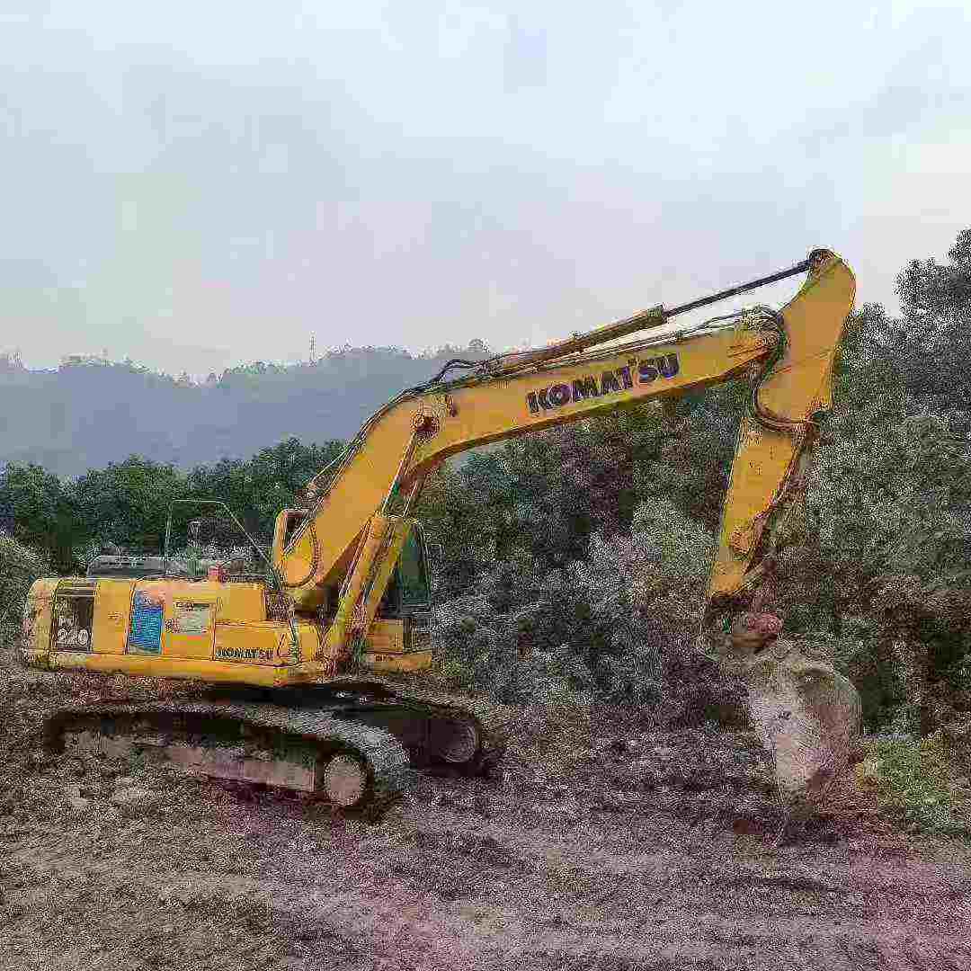 Used Komatsu PC220 Excavator 2019 Model / 3
