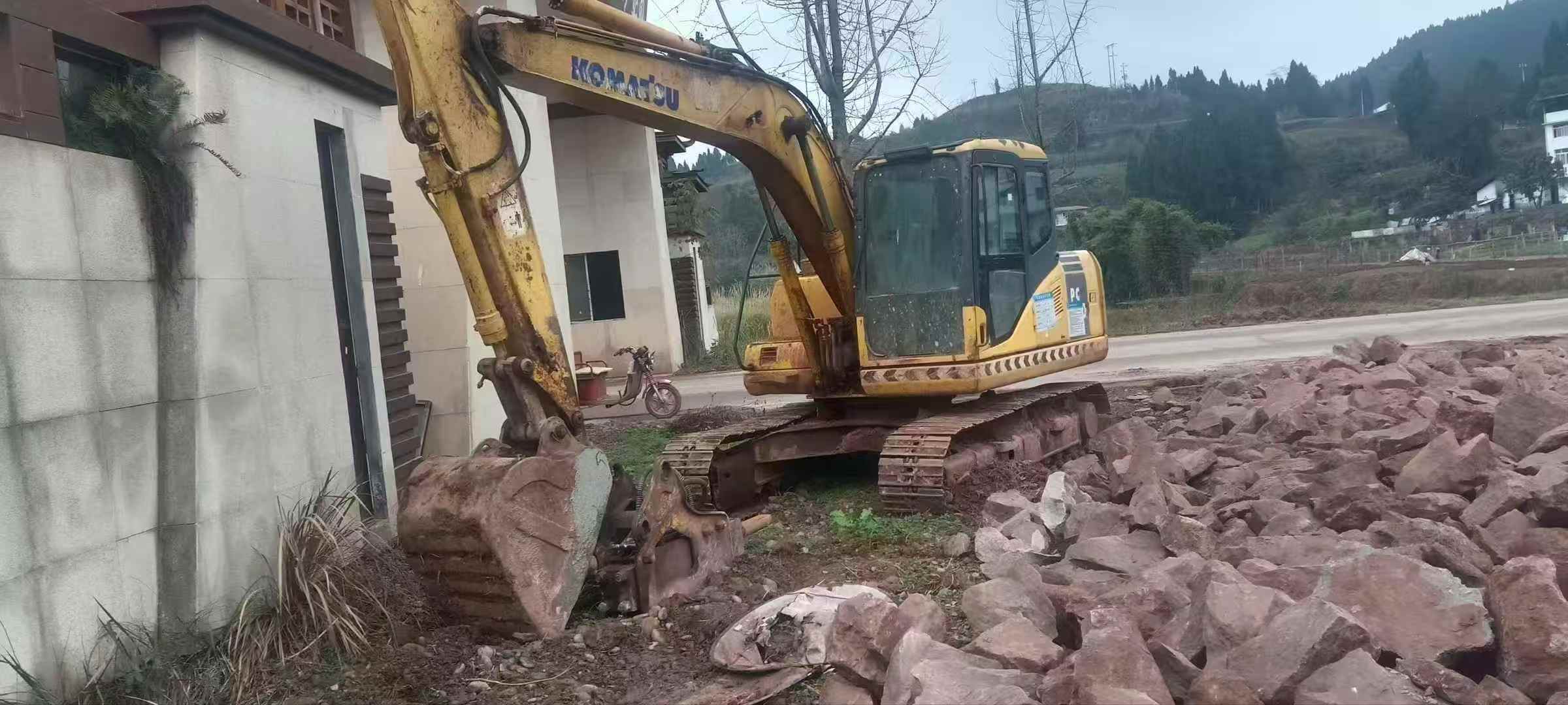 Used Komatsu PC130 Excavator 2016 Model / 3