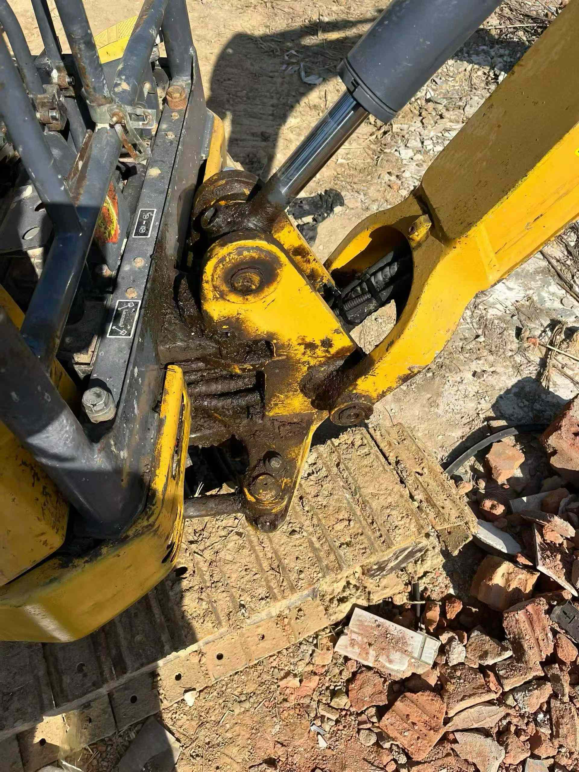 Used XCMG XE15U Excavator 2016 Model / 6