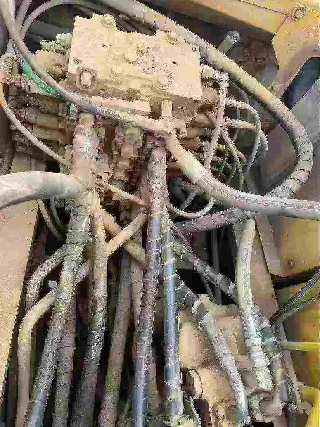 Used Komatsu PC210 Excavator 2016 Model / 3