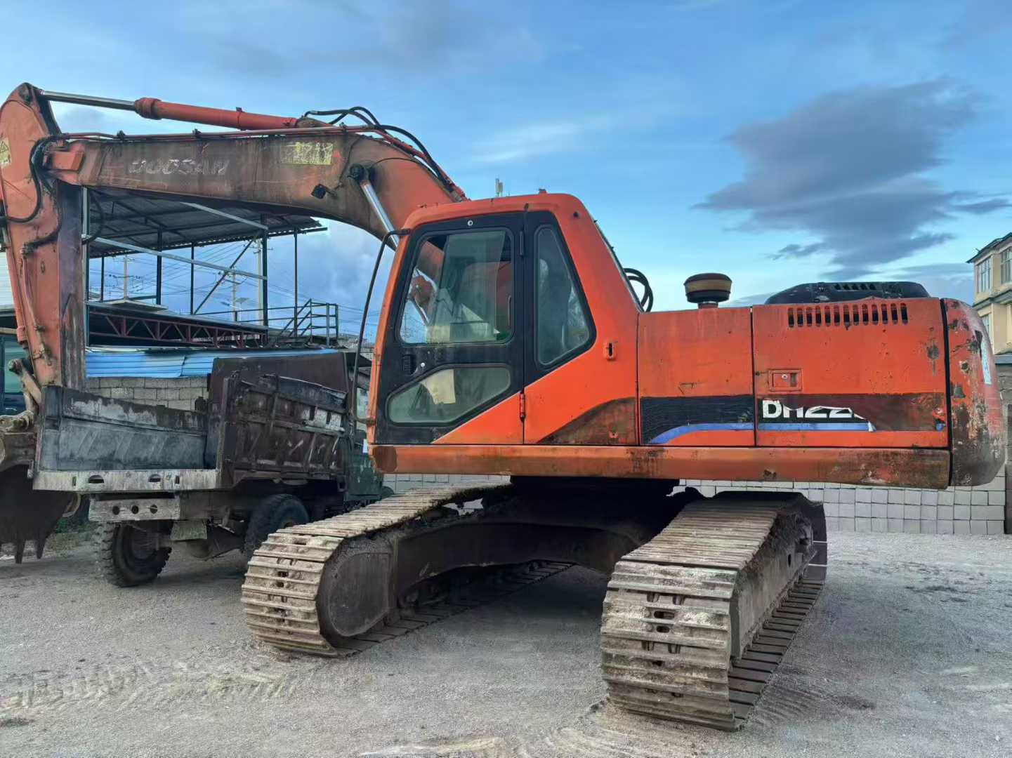Used Doosan DH220-7 Excavator 2016 Model / 2