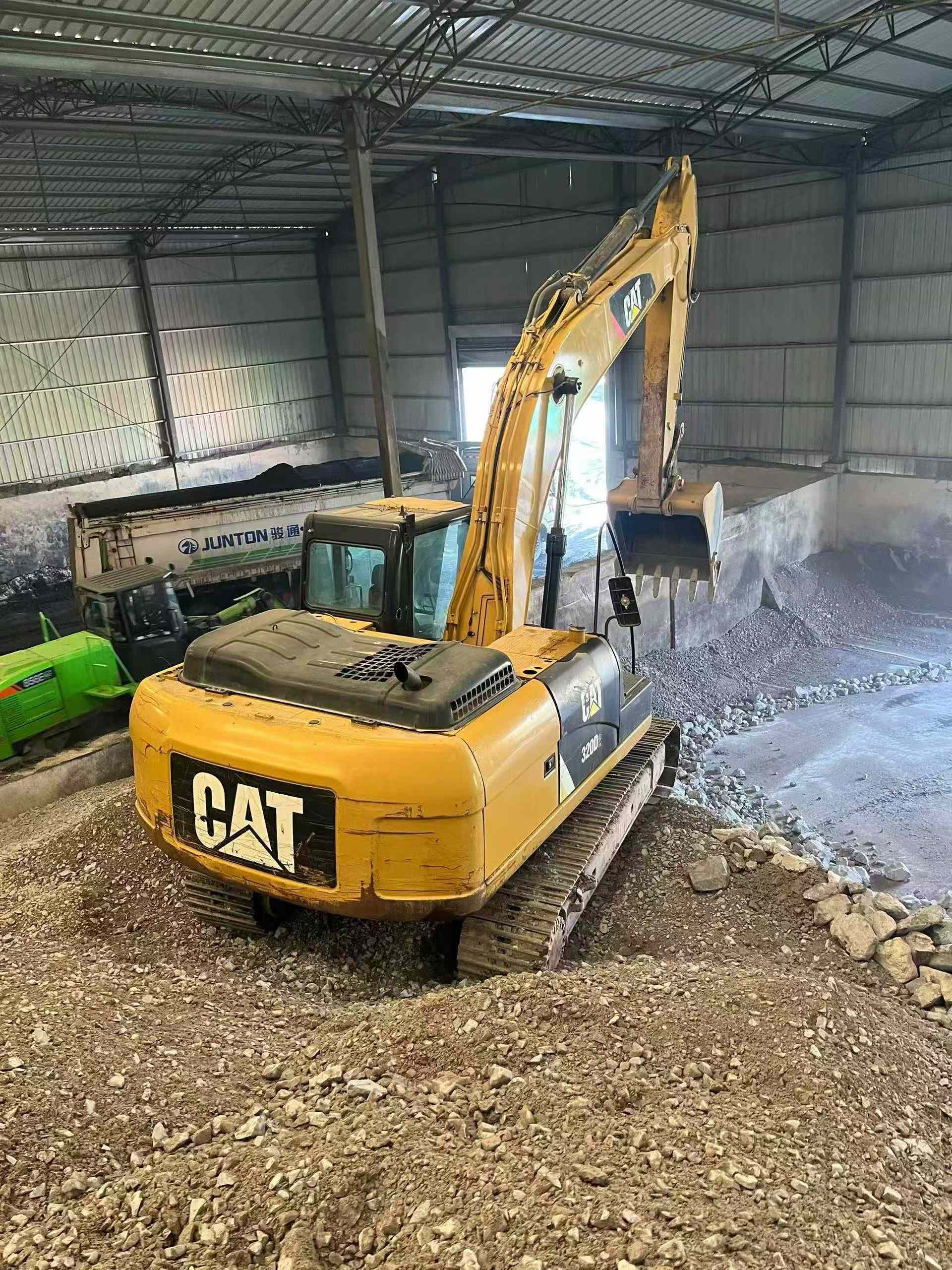 Used Caterpillar 320D Excavator 2014 Model / 2