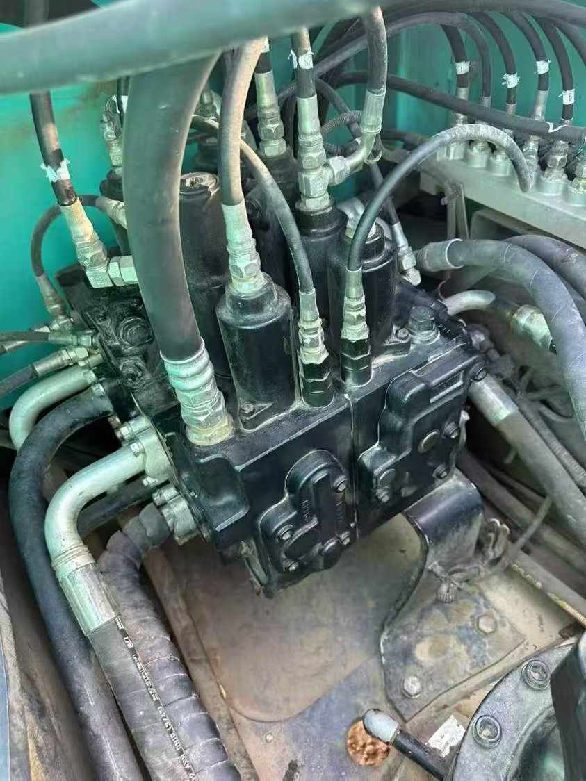 Used Kobelco SK210 Excavator 2012 Model / 8