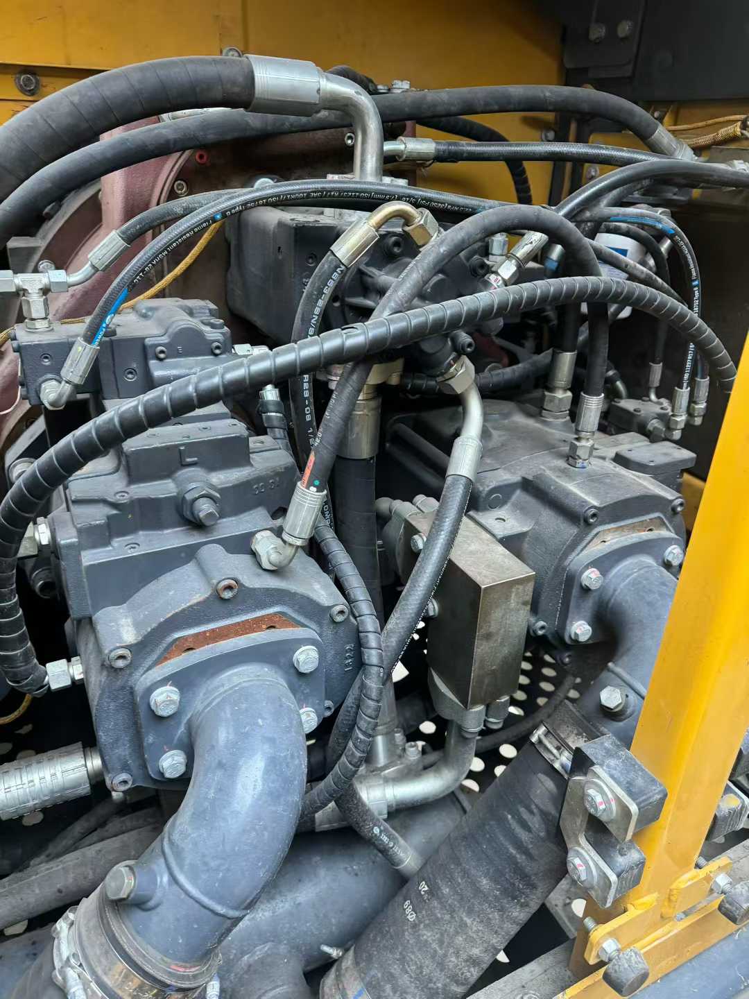 Used XCMG XE950D Excavator 2021 Model / 3