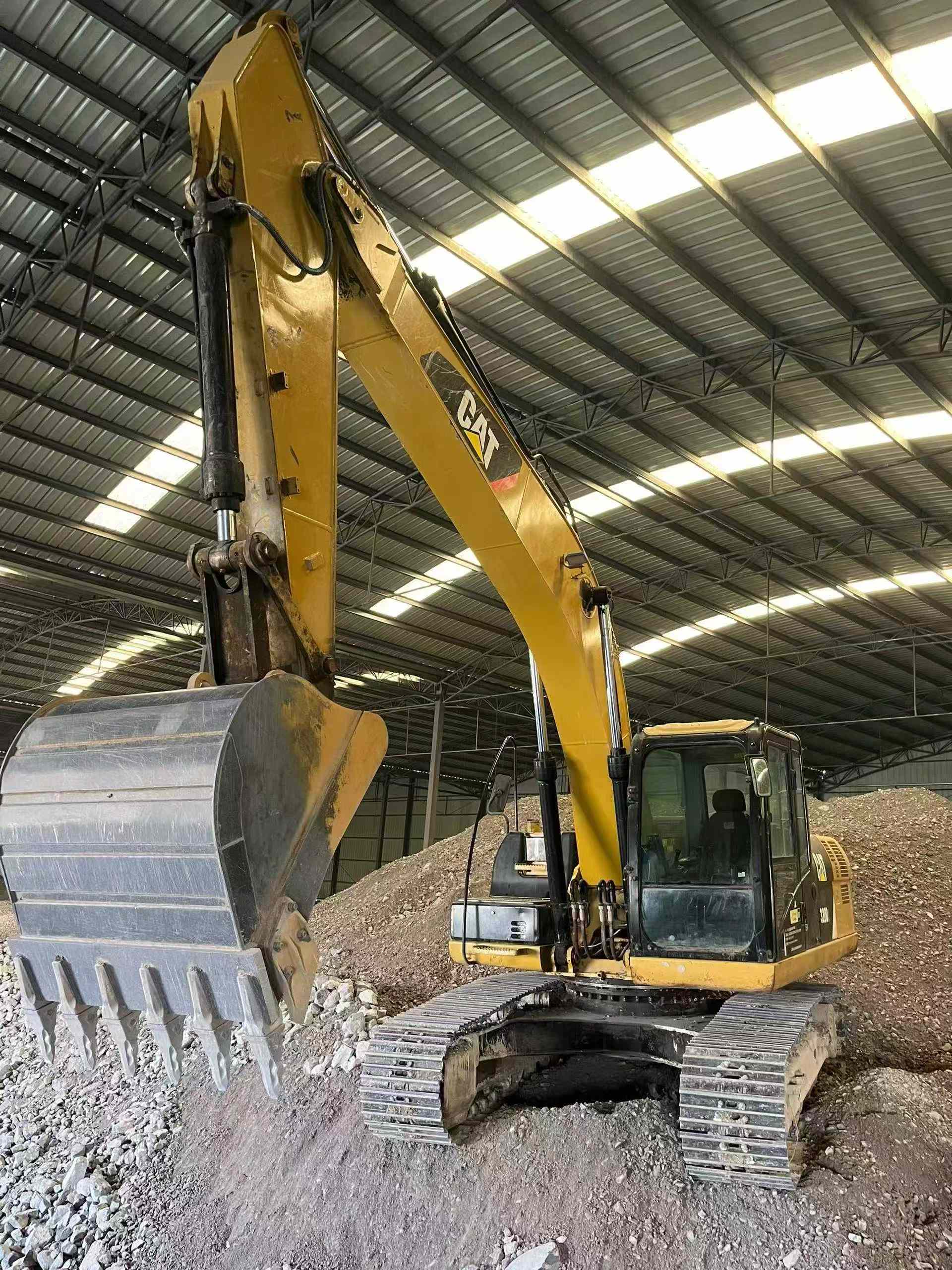 Used Caterpillar 320D Excavator 2014 Model / 3