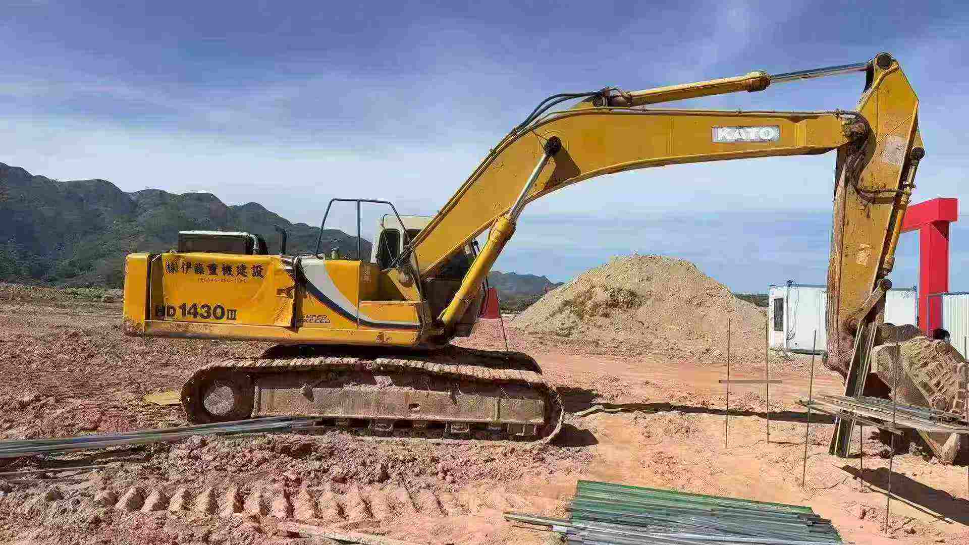 Used Kato HD1430 Excavator 2016 Model / 3