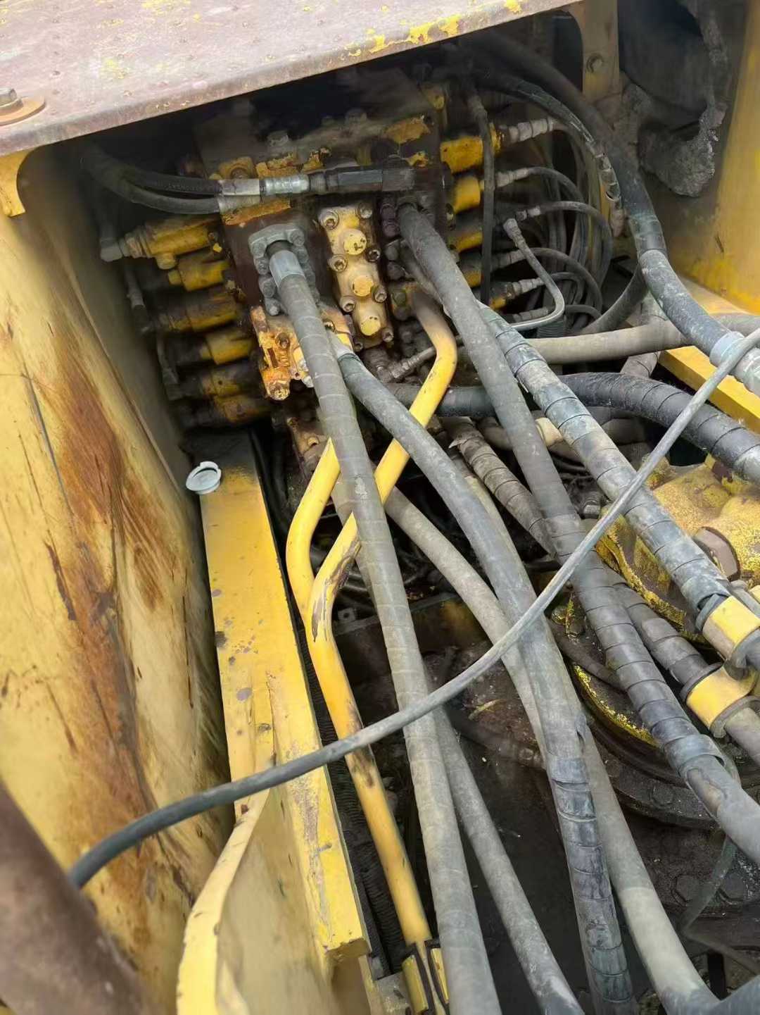 Used Komatsu PC200-8 Excavator 2010 Model / 7