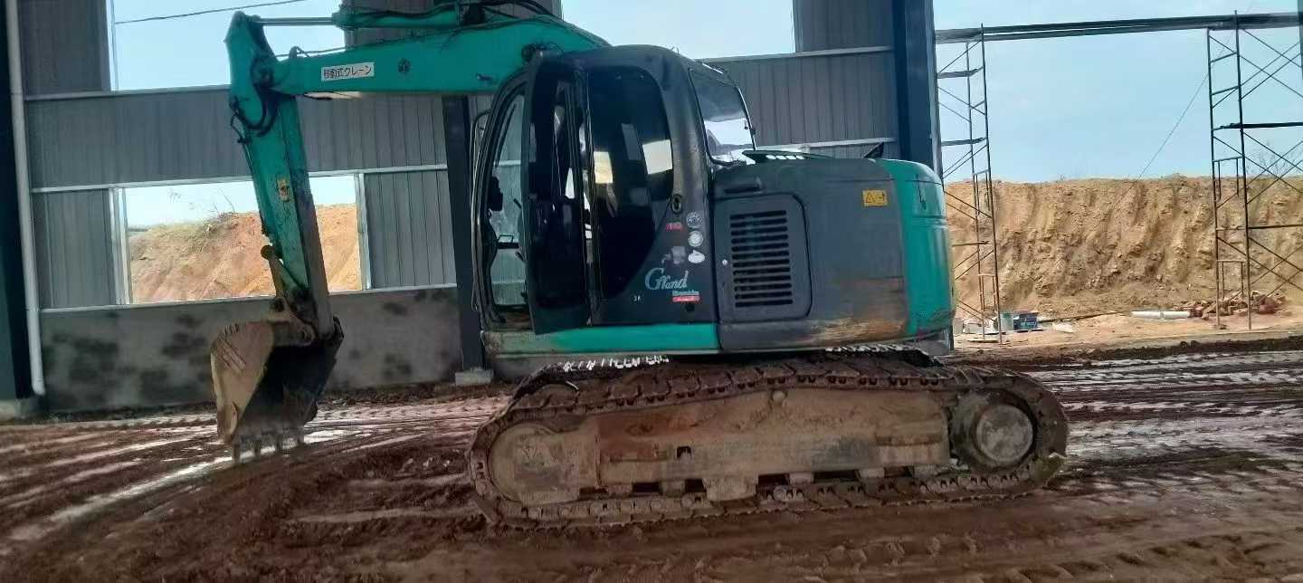 Used Kobelco  SK120-5.5 Excavator 2016 Model / 3