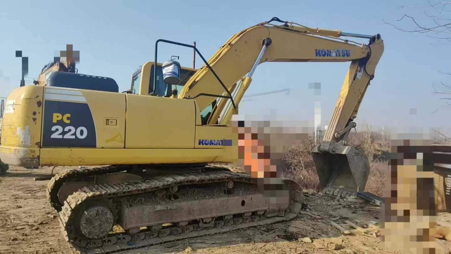 Used Komatsu PC200-8 Excavator 2010 Model / 2