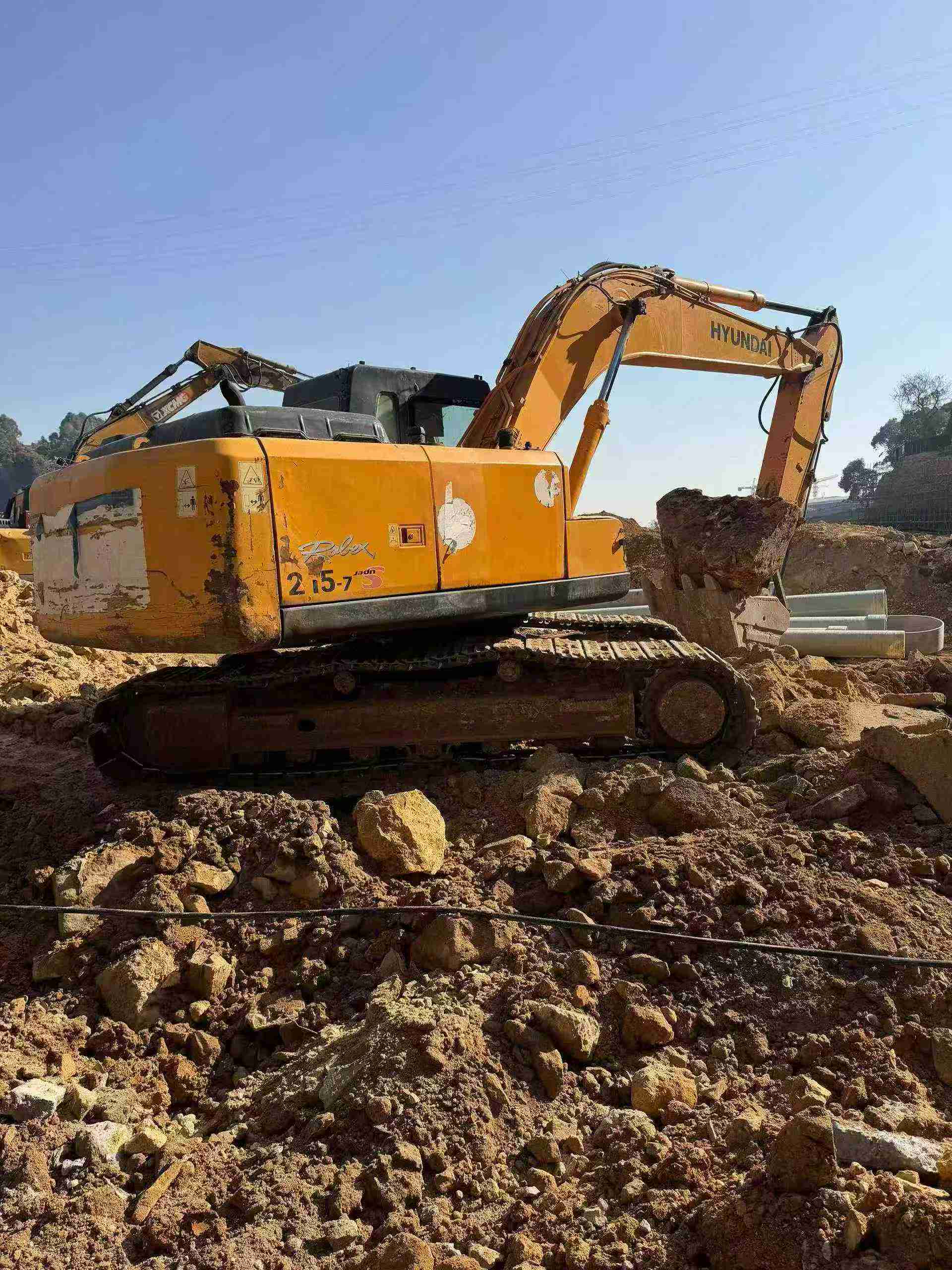 Used Hyundai R215-7 Excavator 2014 Model / 7