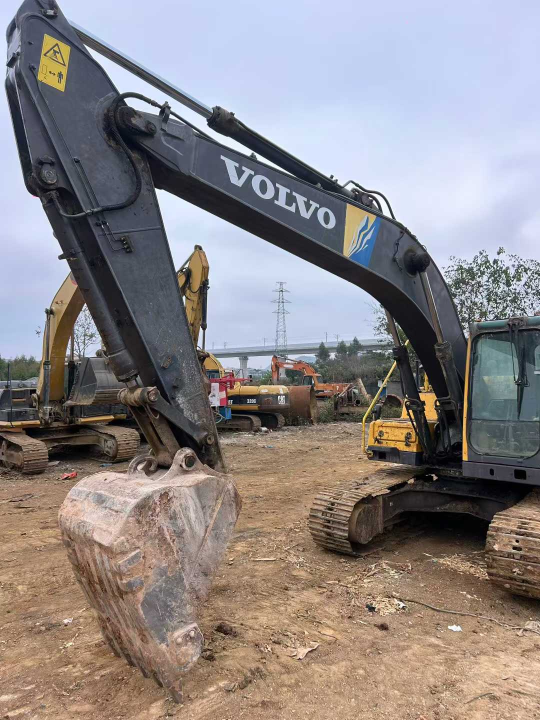 Used Volvo EW210C Excavator 2013 Model / 9