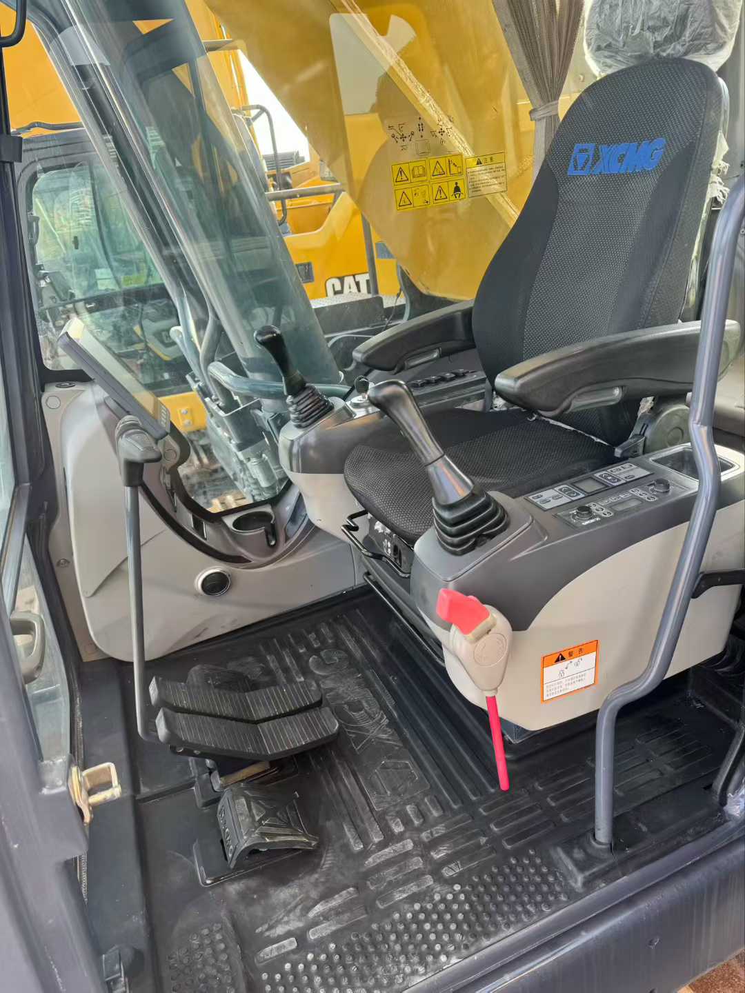 Used XCMG XE750G Excavator 2020 Model / 3
