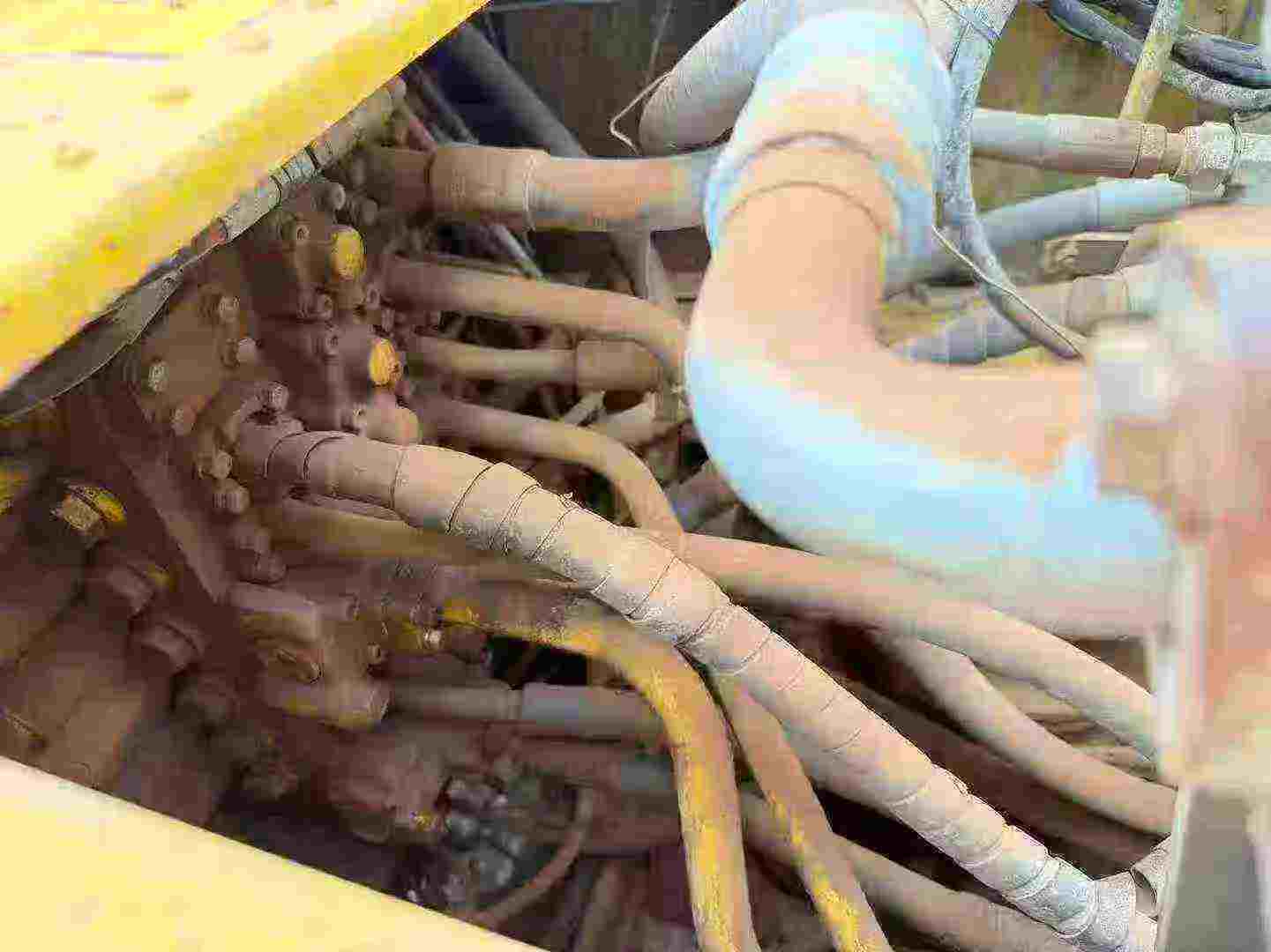 Used Komatsu PC220 Excavator 2019 Model / 4