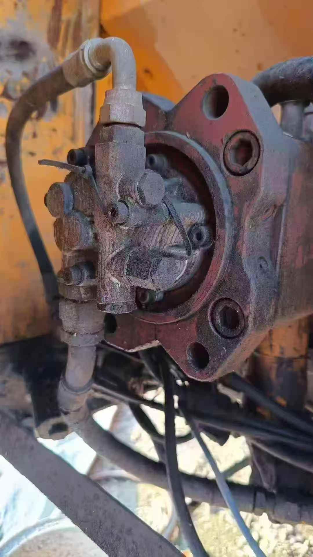 Used Hyundai R215-7 Excavator 2016 Model / 4