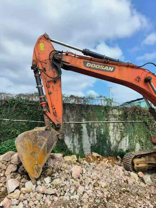 Buy Doosan DL420 Used Excavator / 1