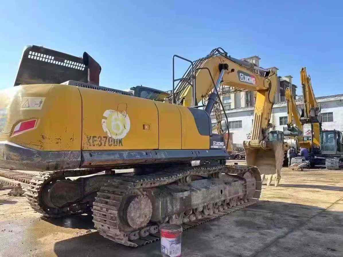 Used XCMG XE370DK Excavator 2020 Model / 3
