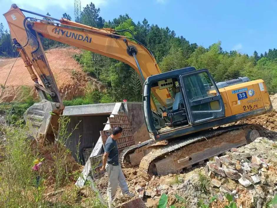 Used Hyundai R215-7C Excavator 2014 Model / 6