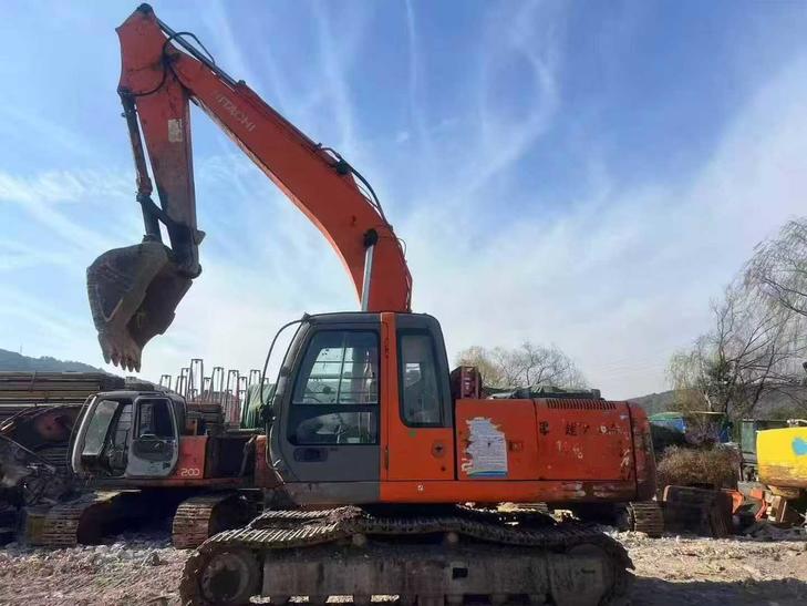 Buy Hitachi ZAXIS200 Used Excavator / 1