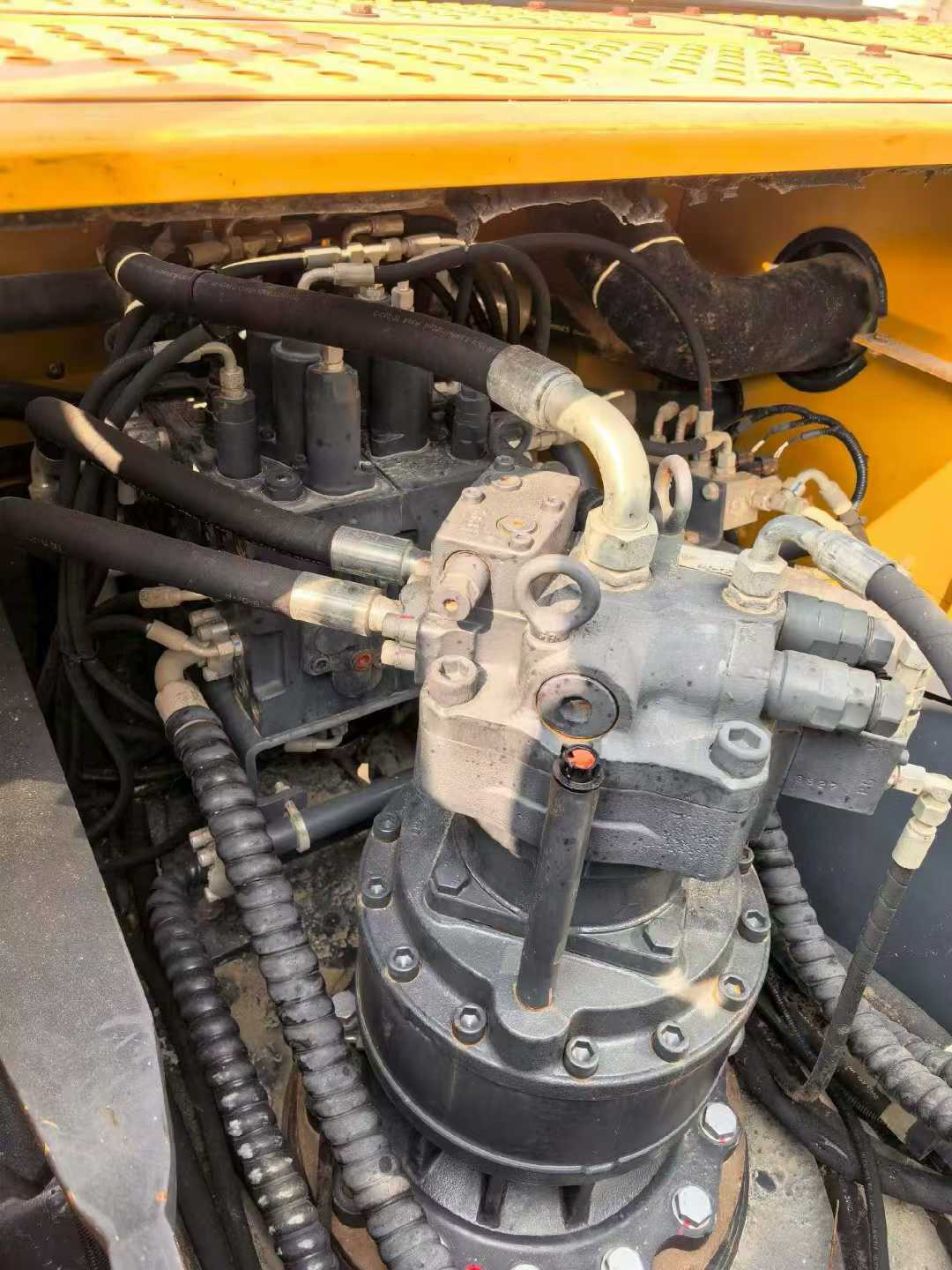 Used XCMG XE215DA Excavator 2020 Model / 4