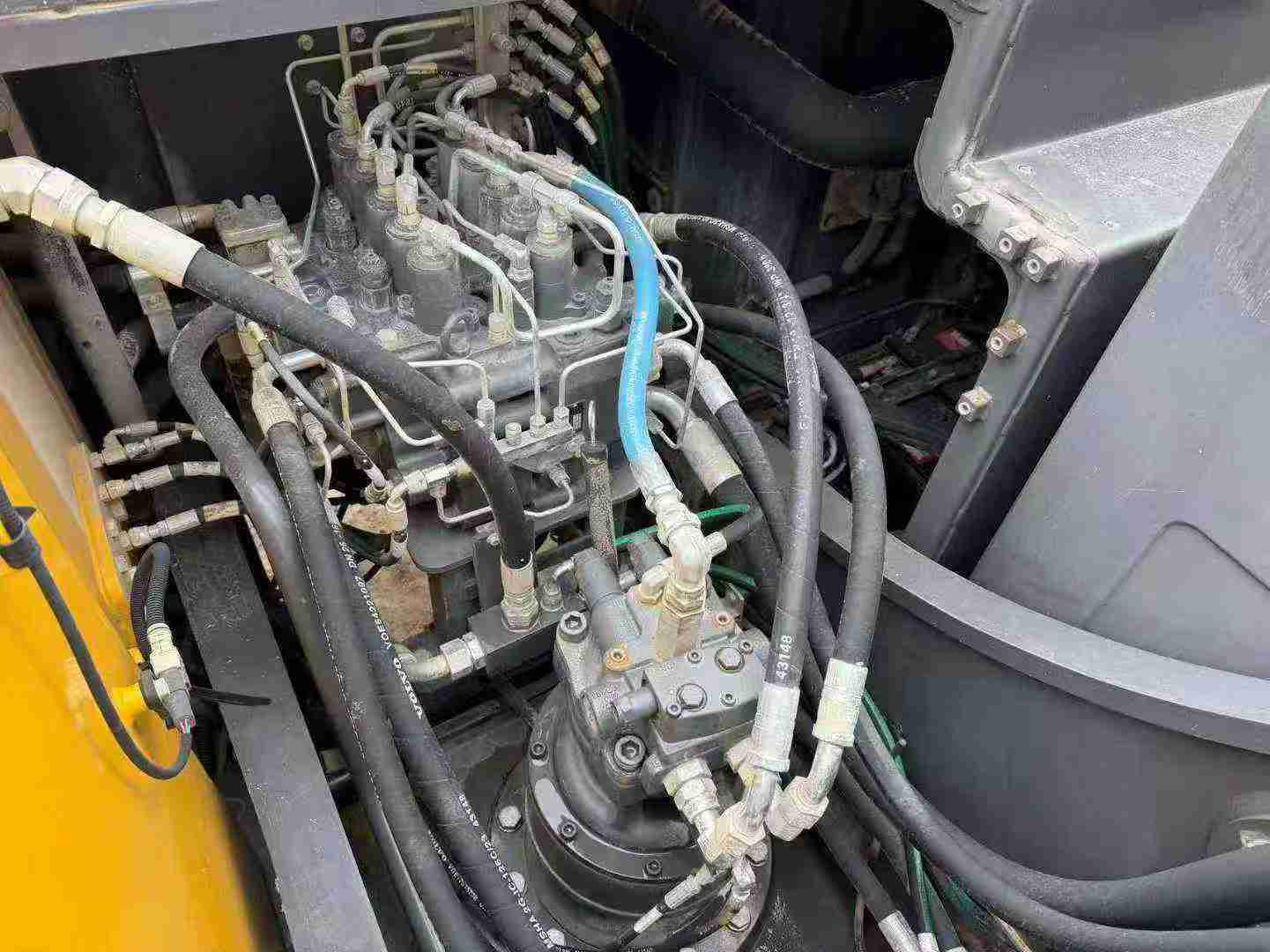 Used Volvo EC200 Excavator 2021 Model / 6