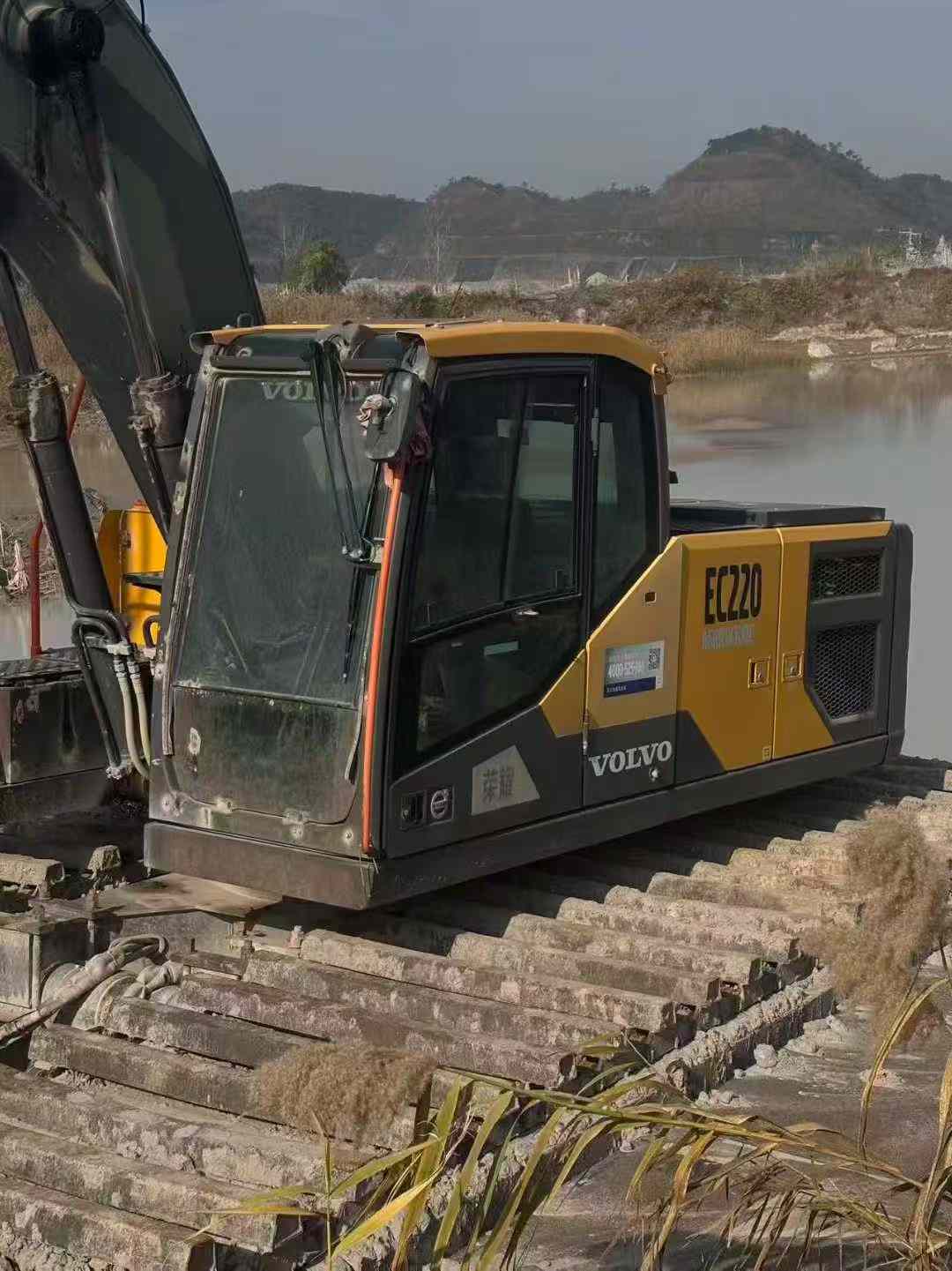 Used Volvo EC200 Excavator 2022 Model / 4