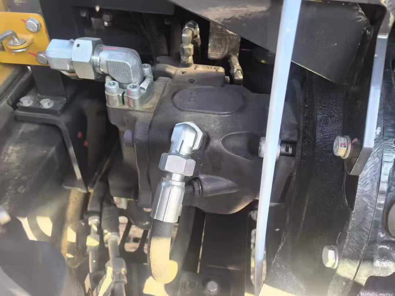 Used XCMG XE60 Excavator 2016 Model / 3