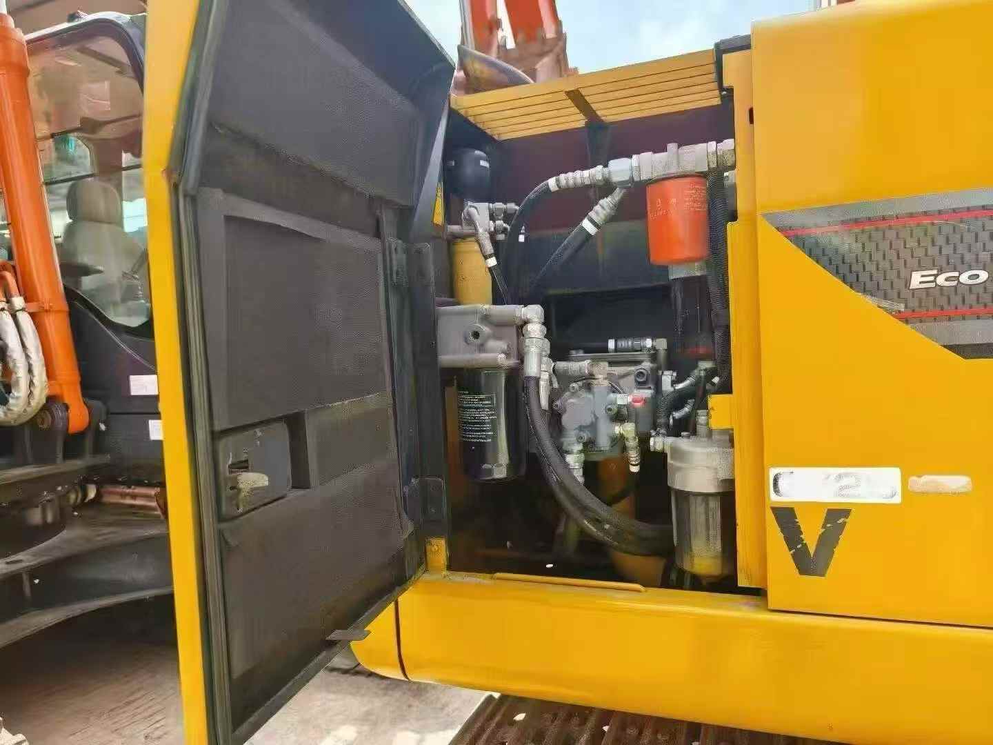 Used Kato HD512V Excavator 2016 Model / 4