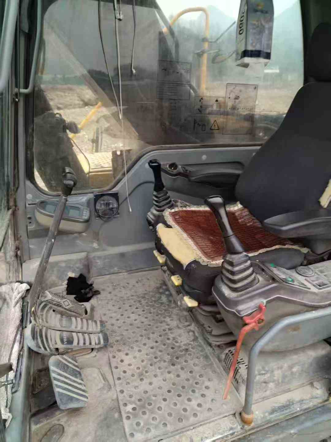 Used Volvo EW210C Excavator 2014 Model / 7