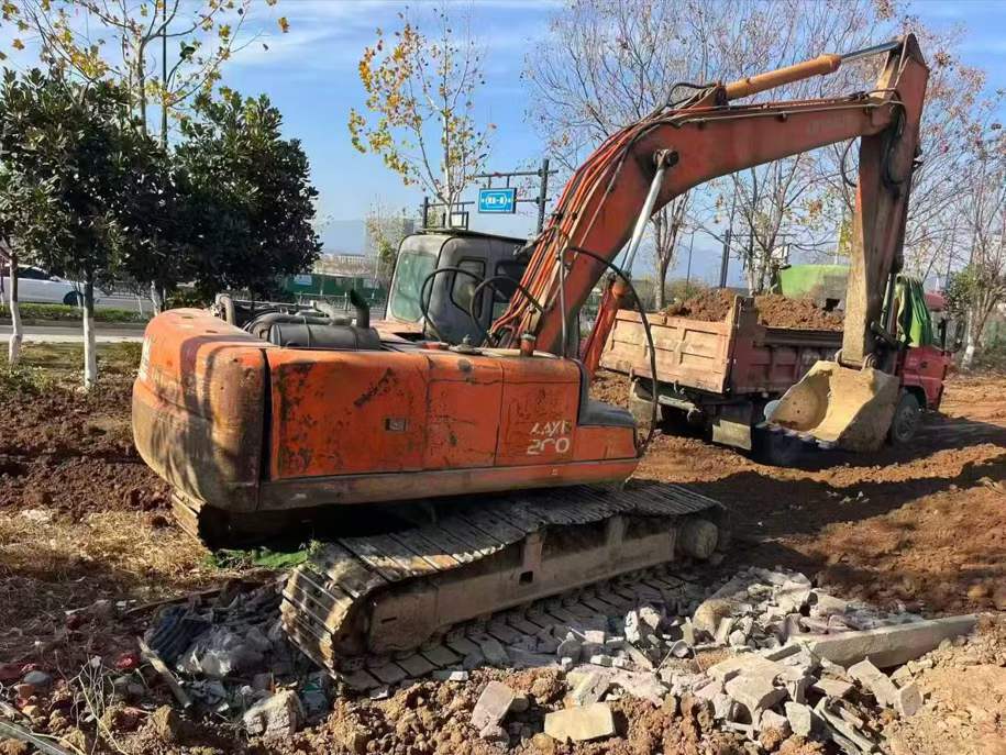 Used Hitachi ZAXIS200 Excavator 2016 Model / 2
