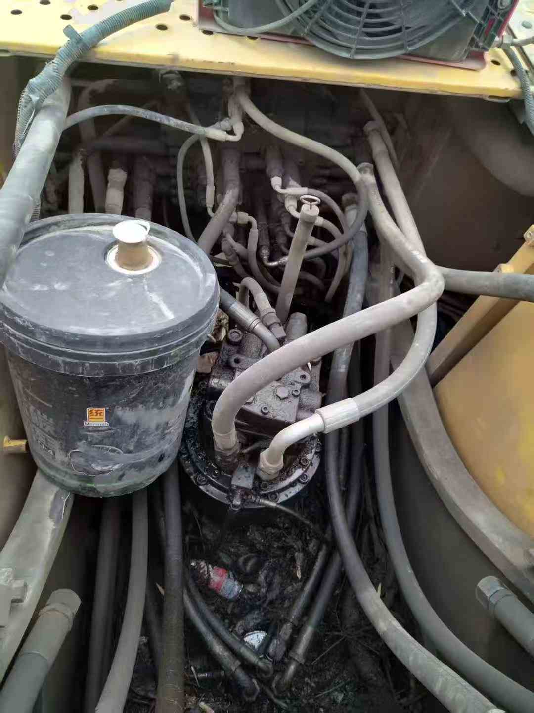 Used Volvo EW210C Excavator 2014 Model / 4