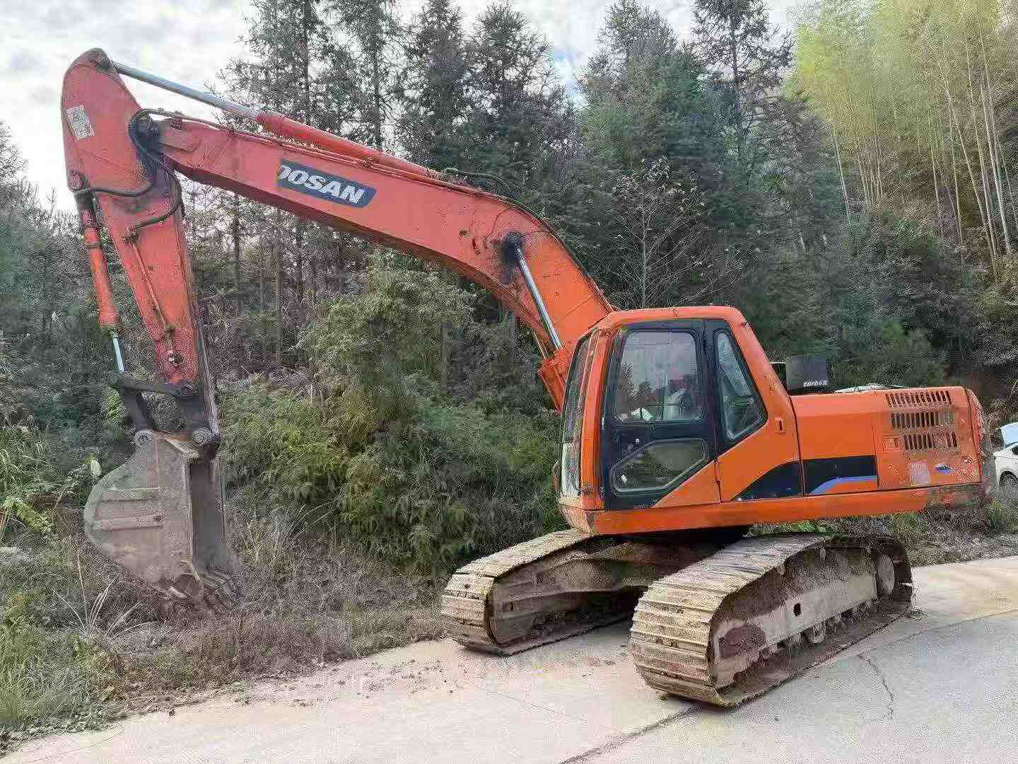 Used Doosan DH220-7 Excavator 2016 Model / 7