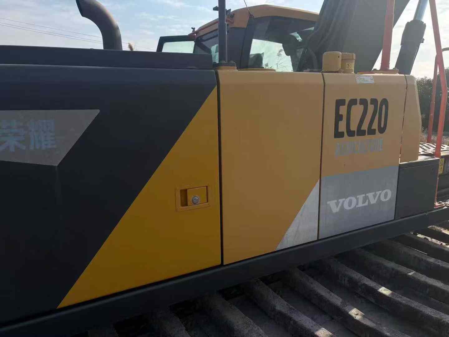 Used Volvo EC200 Excavator 2022 Model / 9