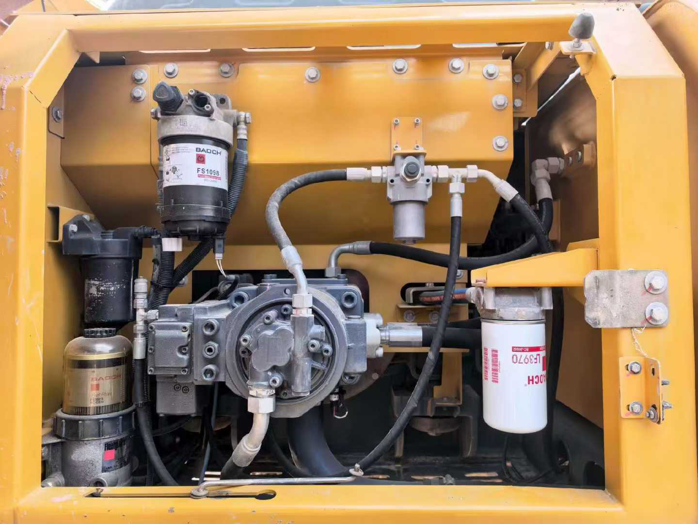 Used XCMG XE215DA Excavator 2020 Model / 3