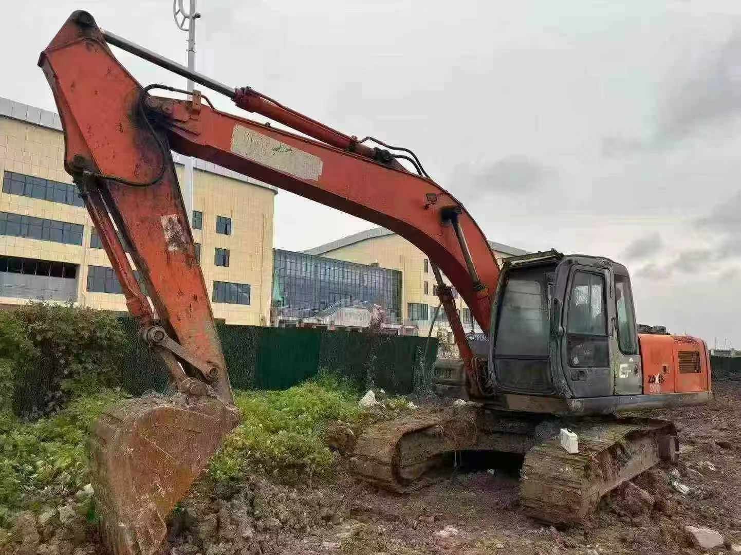 Used Hitachi ZX200-3G Excavator 2011 Model / 3