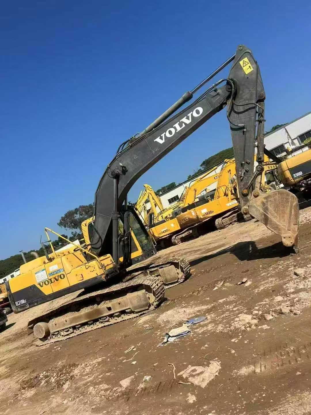 Used Volvo EW210C Excavator 2016 Model / 3