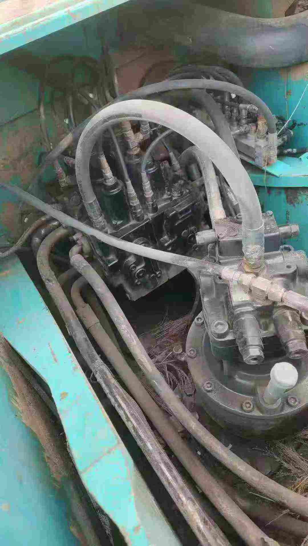 Used Kobelco SK210 Excavator 2010 Model / 3