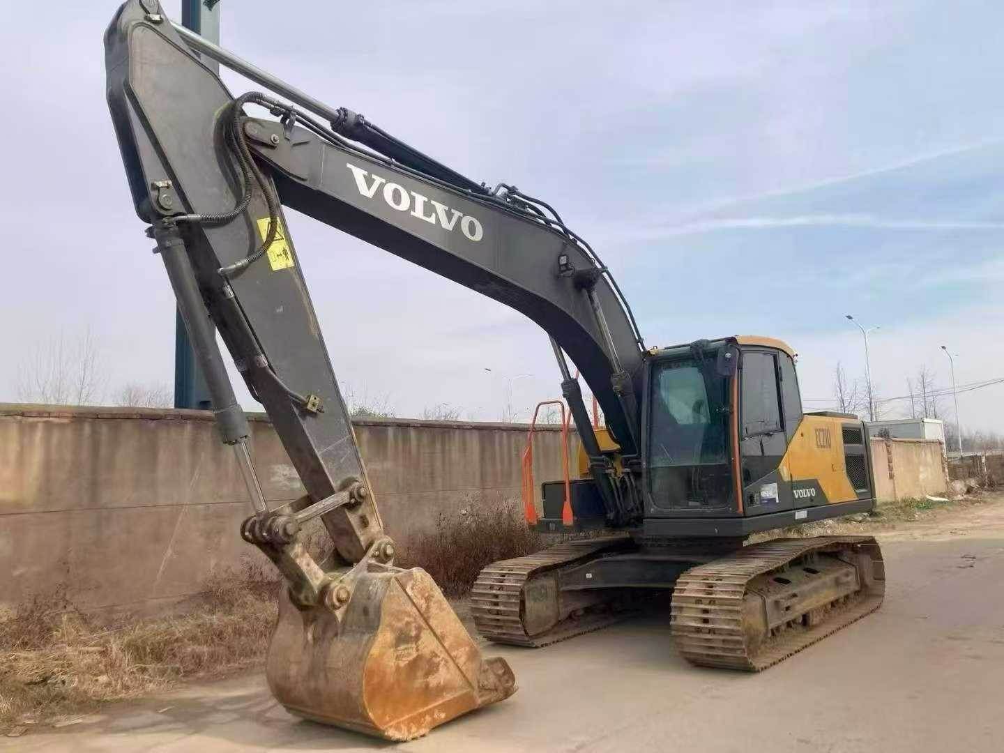 Used Volvo EW210C Excavator 2016 Model / 3