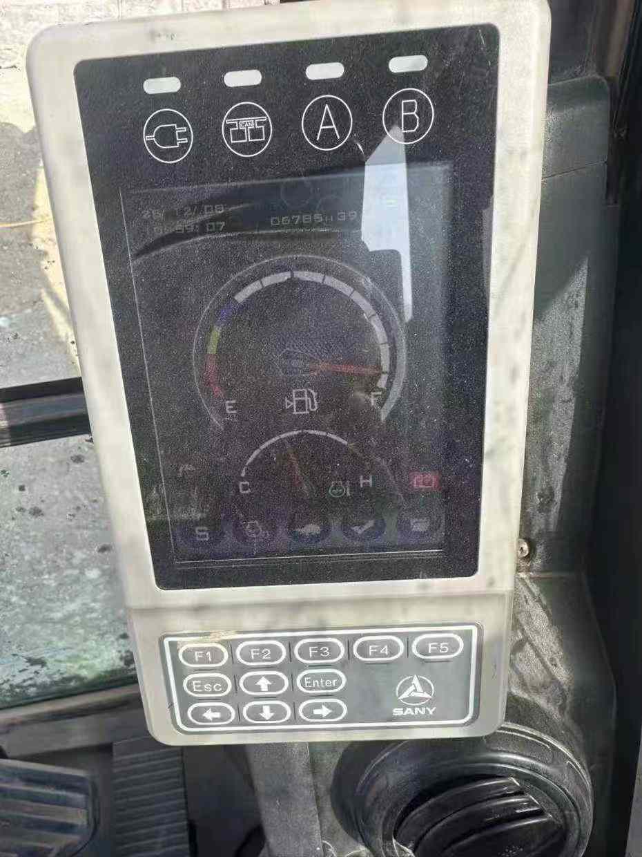 Used Sany SY135 Excavator 2018 Model / 4