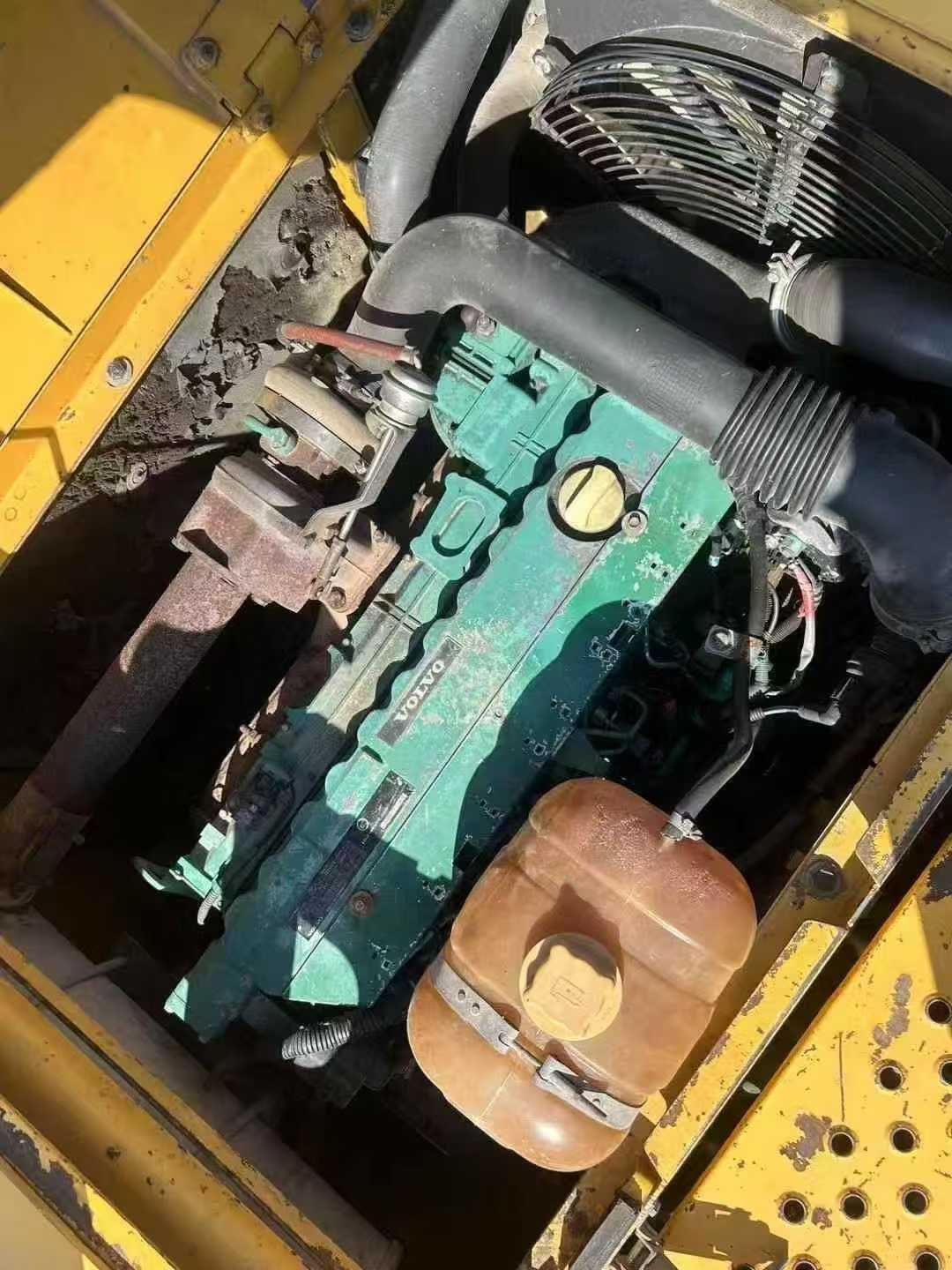 Used Volvo EW210C Excavator 2016 Model / 9