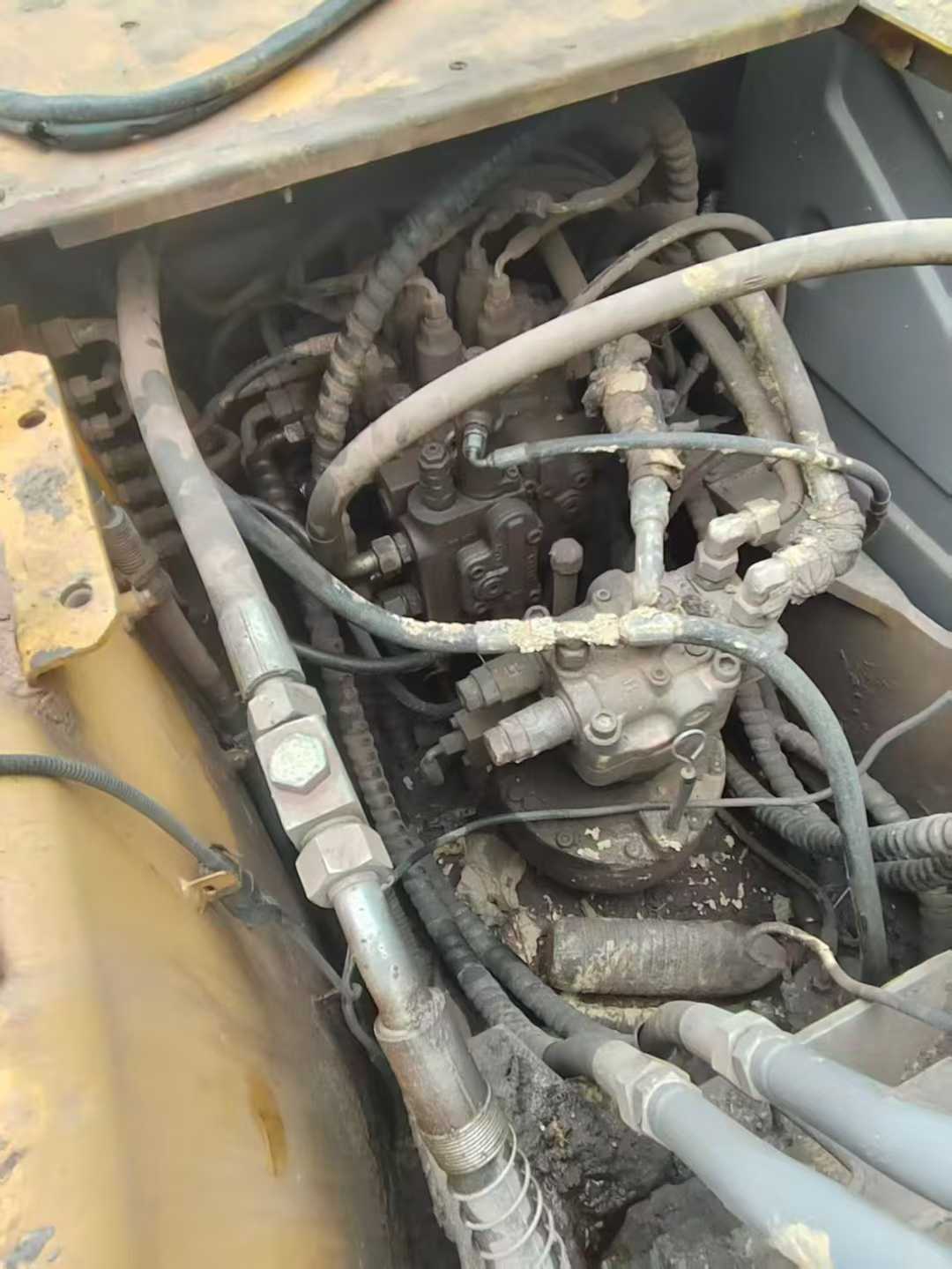 Used XCMG XE150 Excavator 2015 Model / 4