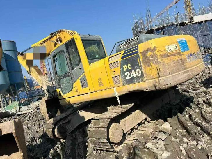 Buy Komatsu PC220-8 Used Excavator / 1