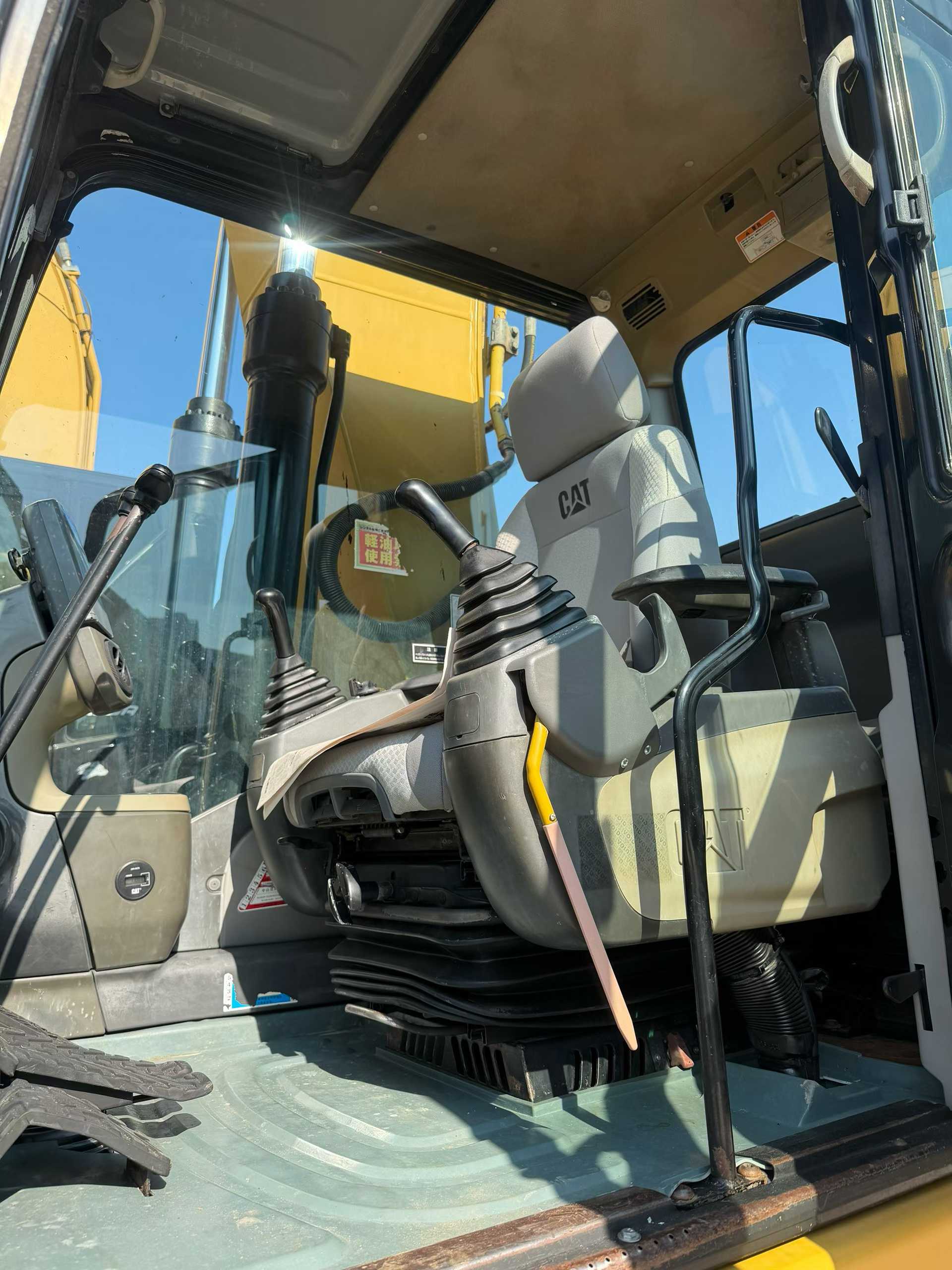 Used Caterpillar 320D Excavator 2016 Model / 7