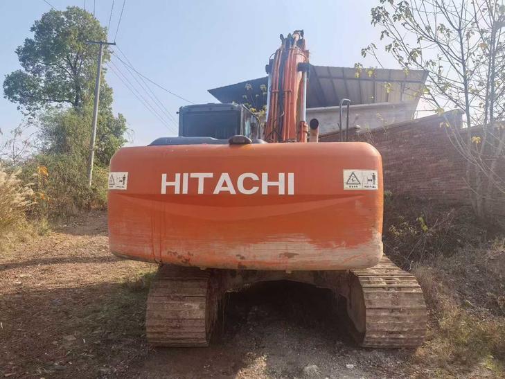Buy Hitachi ZAXIS200 Used Excavator / 1